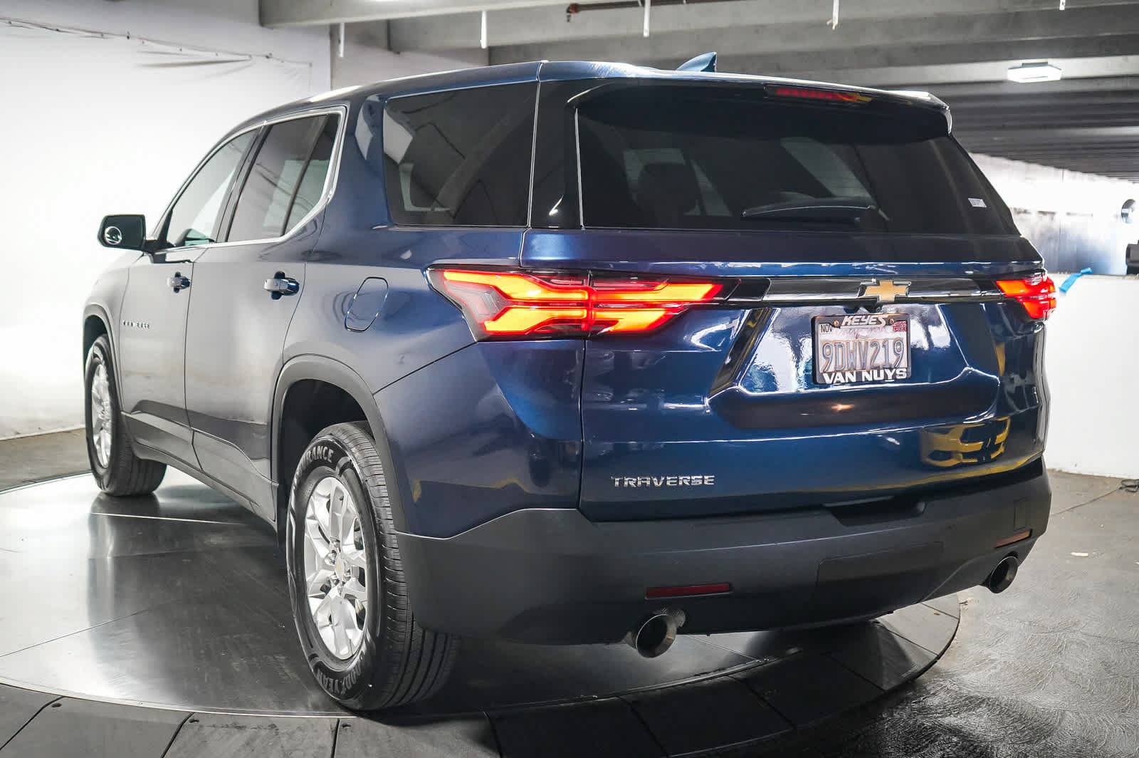 Used 2023 Chevrolet Traverse LS w/ LPO, Cargo Package FWD image 6