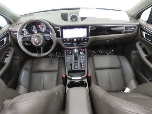 Certified 2024 Porsche Macan AWD/4WD image 14