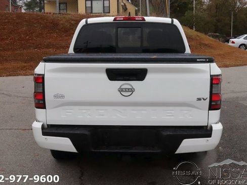 Used 2022 Nissan Frontier SV w/ Technology Package image 6