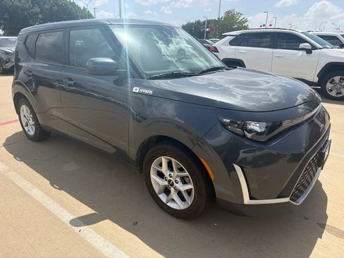 Used 2024 Kia Soul LX w/ Option Group 015 FWD image 14