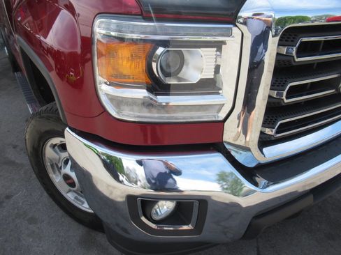 Used 2018 GMC Sierra 2500 SLE w/ SLE Preferred Package AWD/4WD image 5