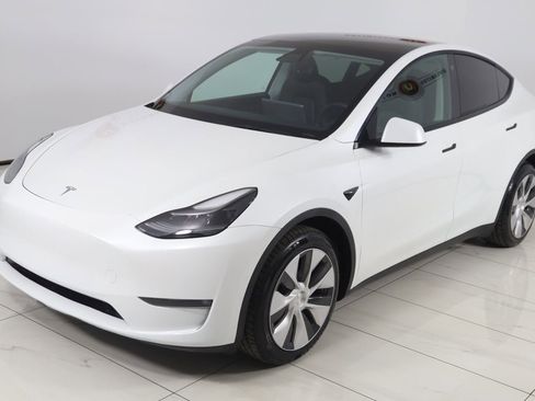 Used 2021 Tesla Model Y Long Range image 23