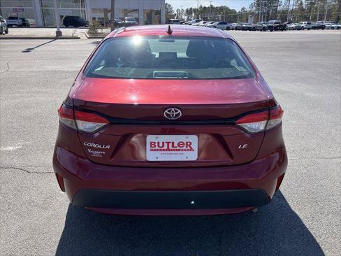 Certified 2022 Toyota Corolla LE image 4