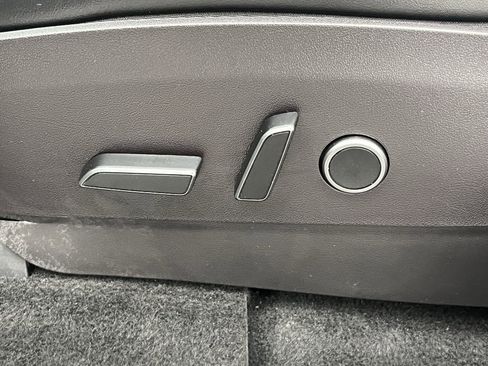 Used 2022 Tesla Model Y Long Range AWD/4WD image 29