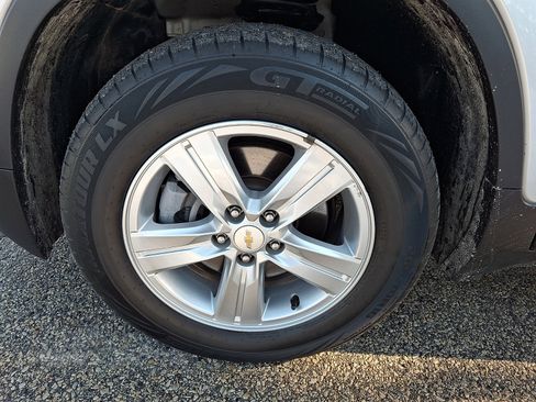 Used 2022 Chevrolet Trax LT w/ LT Convenience Package image 11