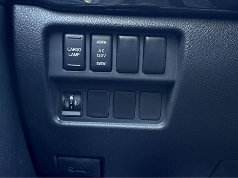 Used 2024 Nissan Titan SV w/ SV Convenience Package image 13