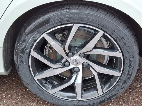 Used 2019 Volvo S60 T6 Momentum w/ Premium Package image 9