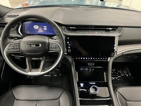 New 2026 Jeep Grand Cherokee Limited w/ Limited Altitude Package AWD/4WD image 8