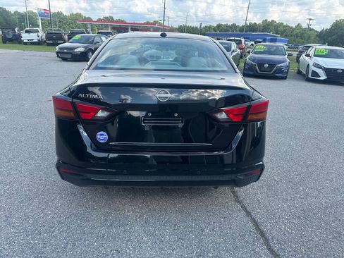 Used 2025 Nissan Altima 2.5 SV FWD image 4