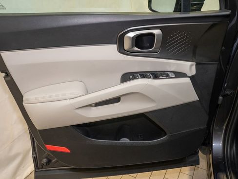 Certified 2023 Kia Sorento EX image 12