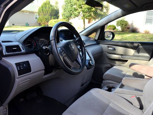 Used 2015 Honda Odyssey EX image 11