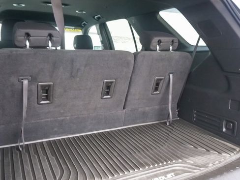 Used 2023 Chevrolet Traverse LT FWD image 25