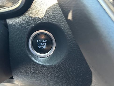 Used 2022 Toyota Corolla Cross XLE FWD image 41