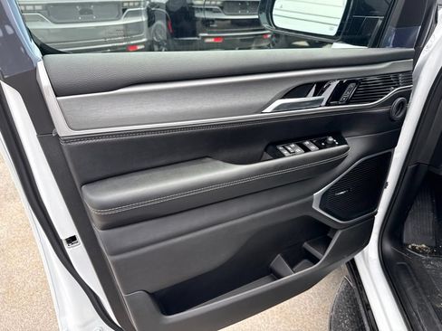New 2026 Jeep Grand Wagoneer Limited AWD/4WD image 17