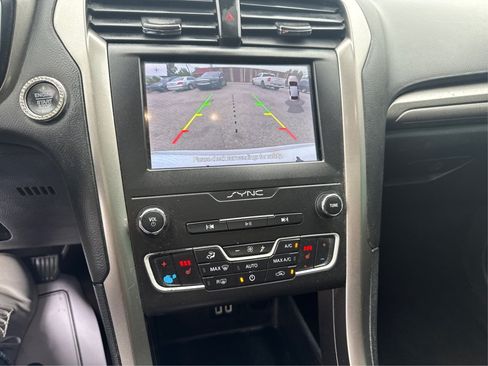 Used 2019 Ford Fusion SE AWD/4WD image 28