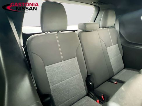 Used 2025 GMC Acadia Elevation image 37