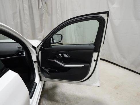Used 2023 BMW 330i xDrive Sedan w/ Premium Package AWD/4WD image 26