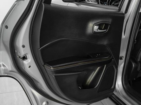 Used 2021 Jeep Compass Latitude image 41