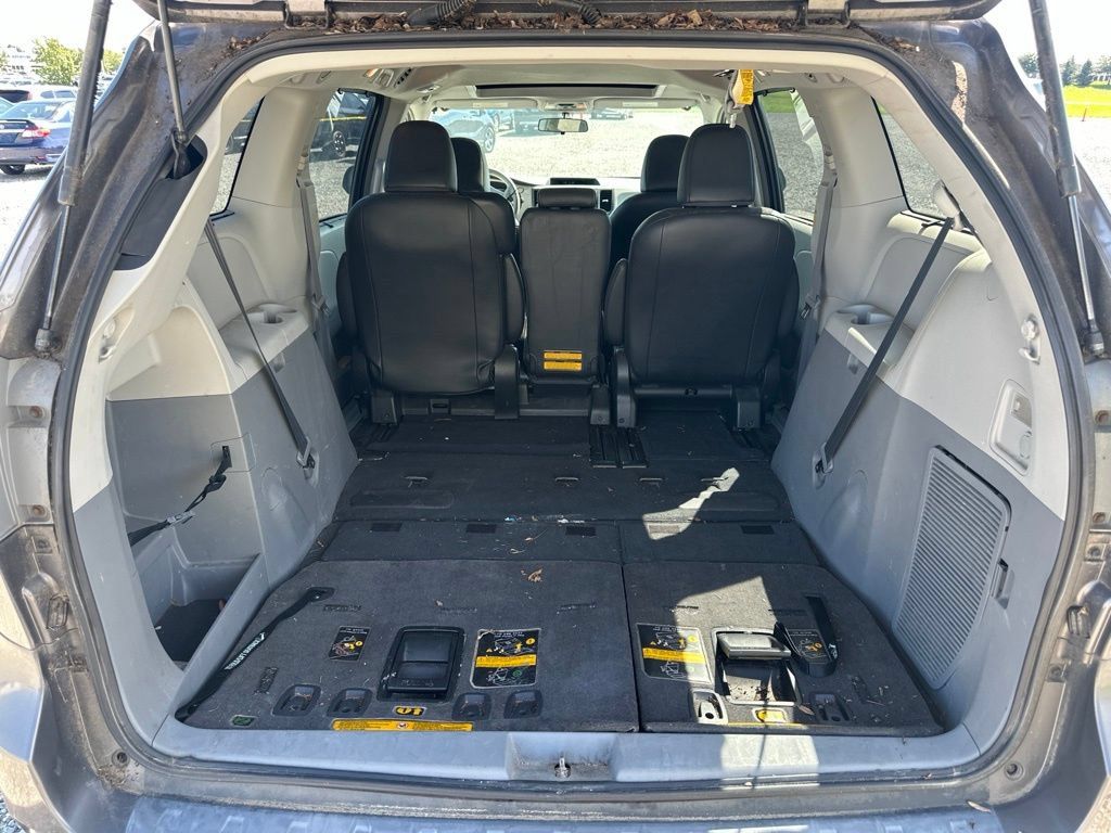 Used 2011 Toyota Sienna SE w/ Preferred Pkg FWD image 9