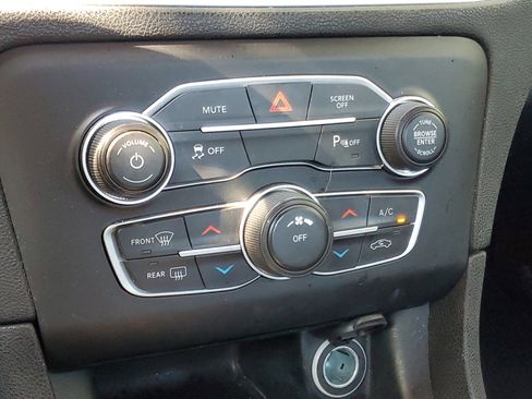 Used 2022 Dodge Charger SXT image 24