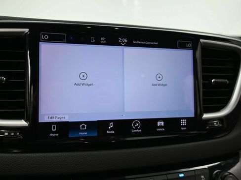 Used 2024 Chrysler Pacifica Touring-L FWD image 39