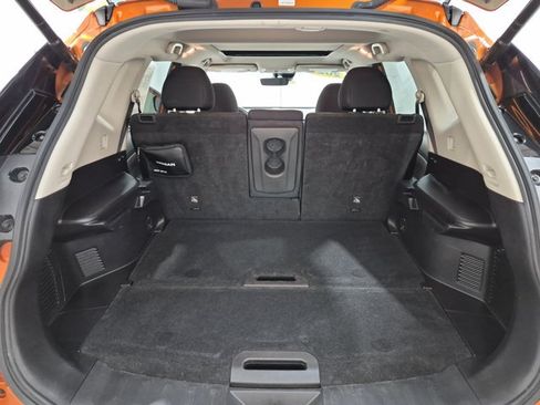 Used 2020 Nissan Rogue SV w/ Sun & Sound Touring Package AWD/4WD image 31