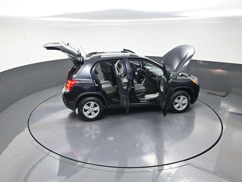 Used 2022 Chevrolet Trax LT w/ LT Convenience Package image 14