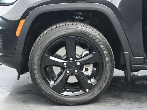 New 2025 Jeep Grand Cherokee L Altitude image 30