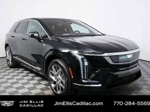 Certified 2025 Cadillac Optiq Luxury 2 w/ LPO, Floor Liner Package image 1