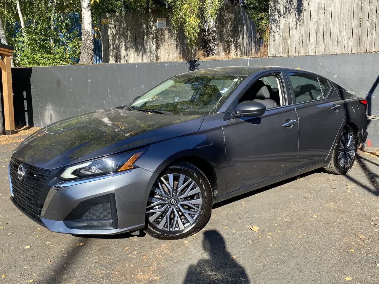 Used 2025 Nissan Altima 2.5 SV FWD image 1