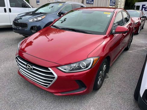 Used 2017 Hyundai Elantra SE FWD image 4