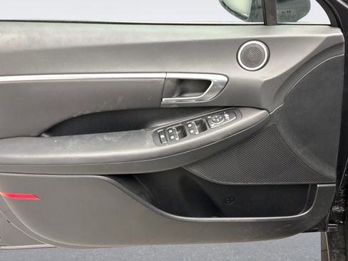 Used 2023 Hyundai Sonata SEL w/ Preferred Accessory Package image 9