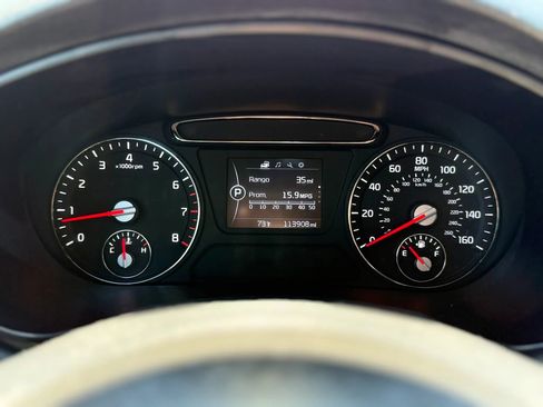 Used 2017 Kia Sorento LX w/ LX Convenience Package image 18