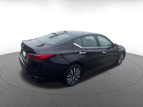 Used 2025 Nissan Altima 2.5 SV FWD image 15