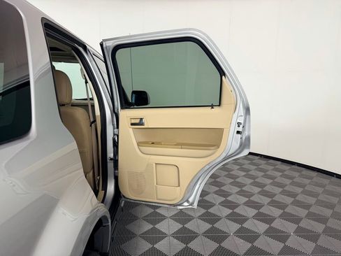 Used 2010 Ford Escape Limited image 28