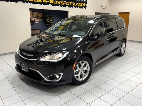 Used 2017 Chrysler Pacifica Touring-L w/ Tire & Wheel Group image 50