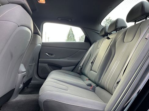 Used 2025 Hyundai Elantra SEL image 24