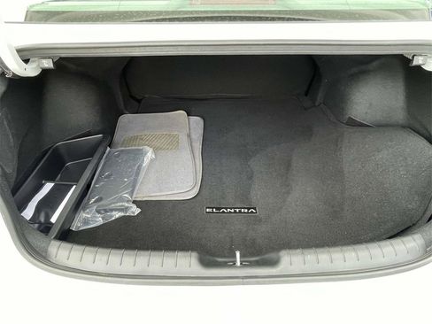 Used 2024 Hyundai Elantra SEL image 10