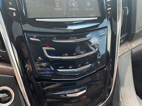 Used 2017 Cadillac Escalade Luxury AWD/4WD image 23