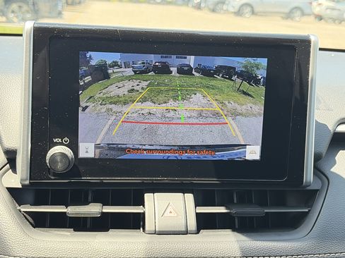 Used 2024 Toyota RAV4 XLE AWD/4WD image 31