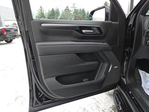 Used 2025 Chevrolet Suburban RST image 44