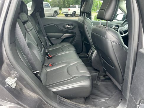 Used 2019 Jeep Cherokee Limited AWD/4WD image 14