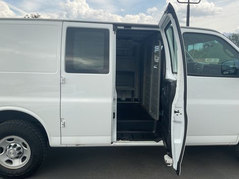Used 2017 Chevrolet Express 2500 RWD image 6