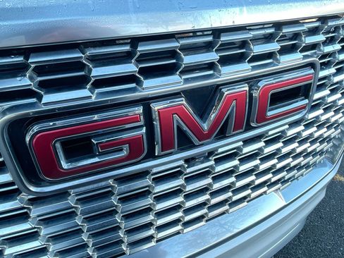 Used 2022 GMC Yukon Denali w/ Denali Premium Package image 36