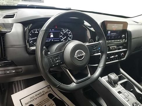 Used 2025 Nissan Pathfinder SV AWD/4WD image 6