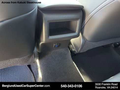 Used 2022 Toyota Camry SE image 32