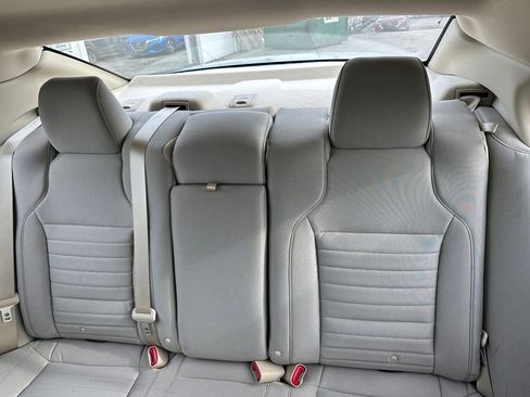 Used 2017 Ford Taurus SE image 18