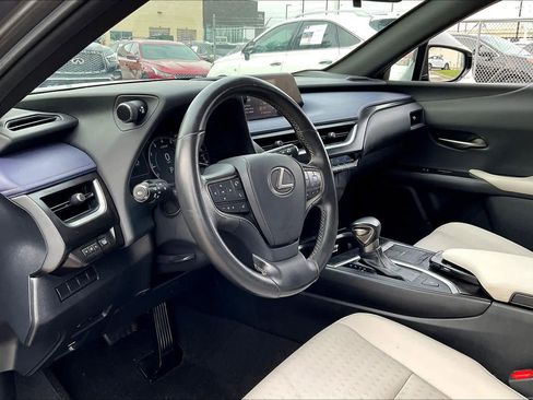 Used 2019 Lexus UX 200 image 14