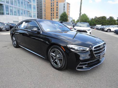 Used 2022 Mercedes-Benz S 500 4MATIC w/ AMG Line Package image 5