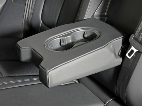 Certified 2023 Porsche Macan AWD/4WD image 37